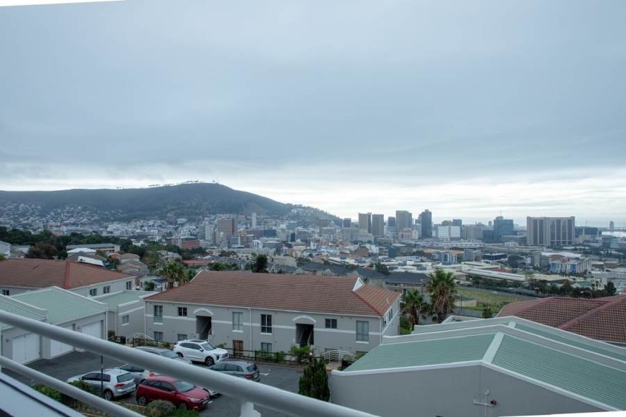 To Let 2 Bedroom Property for Rent in Vredehoek Western Cape